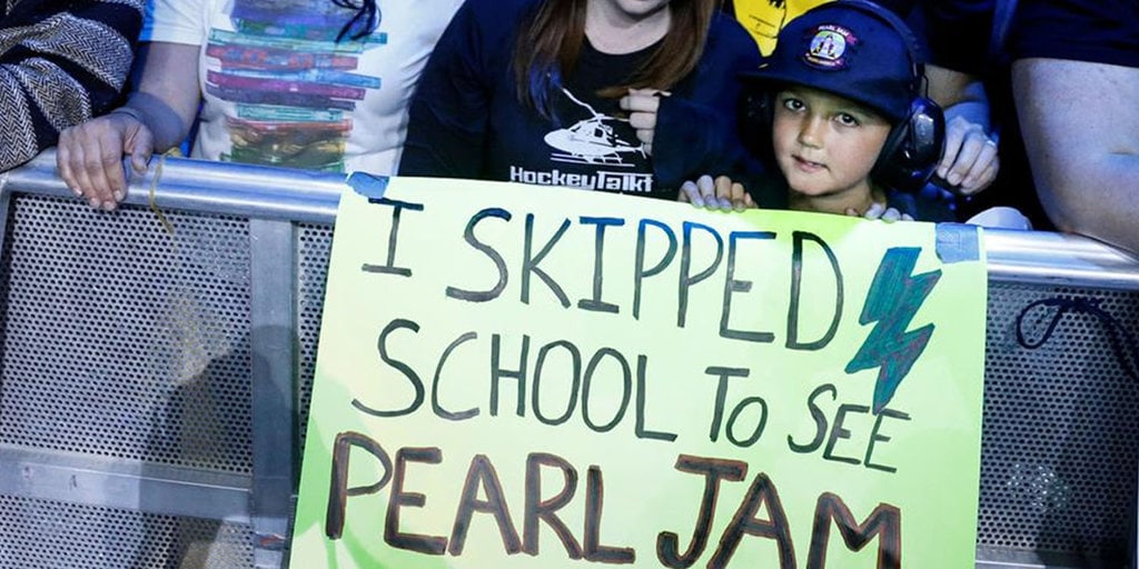 35+ Signs Spotted at Concerts That Are Just Too Funny